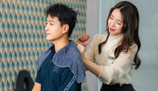 KTV 30Shine massage cổ vai gáy cho khách